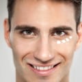 Cura della pelle da uomo: consigli essenziali per l'uso dei tonici facciali