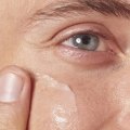 L'ultima routine di cura della pelle da uomo per prevenire l'acne